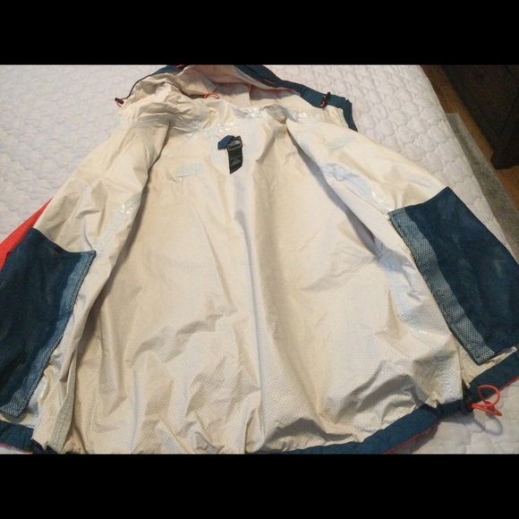 North Face Windbreaker Size Large Waterproof - Picture 5 of 6